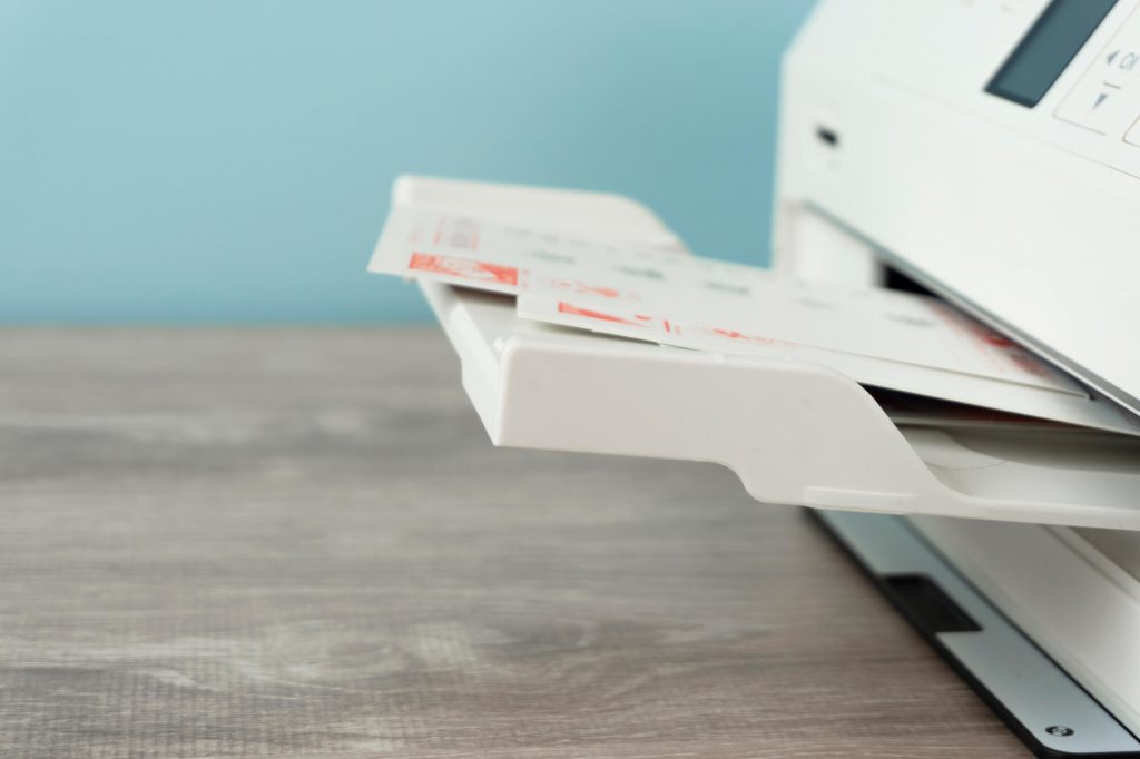 プリンターで厚紙の印刷はできる 家庭用 オフィス用 コンビニプリンターで検証 プリント革命